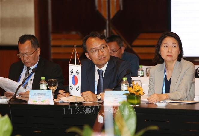 Ông Hwang Sun-Ik (giữa) đại diện Hãng thông tấn Hàn Quốc Yonhap tham dự cuộc họp. Ảnh: Dương Giang/TTXVN