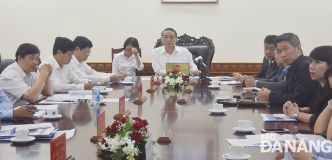 Da Nang Party Committee Secretary Truong Quang Nghia chairing the meeting on the adjustments to the master urban plan for the city’s progress and the socio-economic development strategies