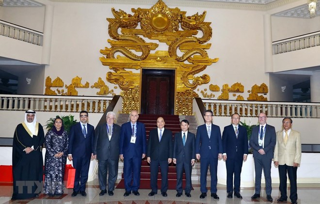 Prime Minister Nguyen Xuan Phuc (C) and OANA members’ leaders (Source: VNA)