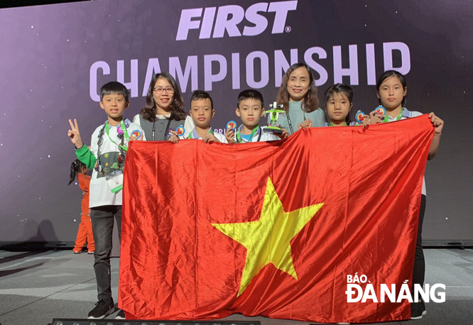 A team of pupils from the Da Nang-based Phu Dong Primary School at the competition