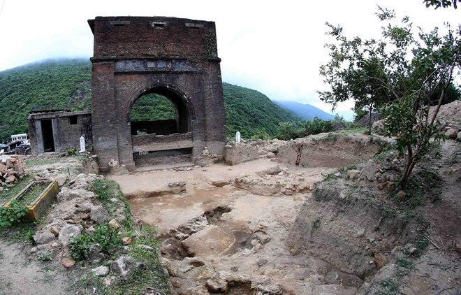 Located 490m above sea level, Hai Van Gate sits atop its namesake mountain pass and connects Da Nang’s Lien Chieu District with Thua Thien-Hue’s Lang Co Township, Phu Loc District.