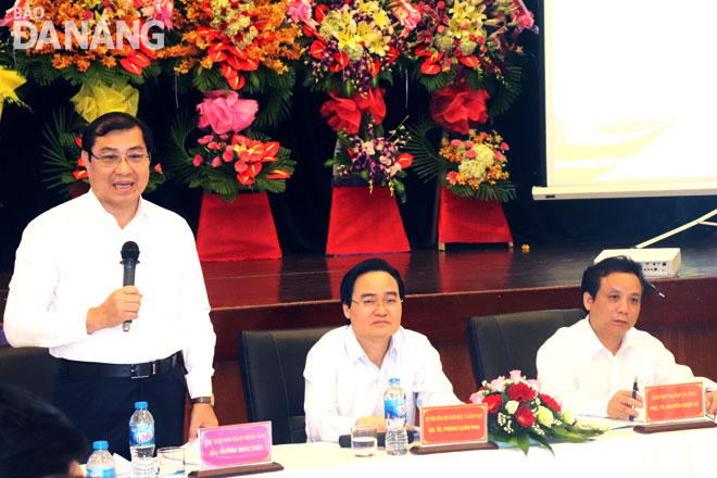 Chủ tịch UBND thành phố Huỳnh Đức Thơ phát biểu tại buổi làm việc.