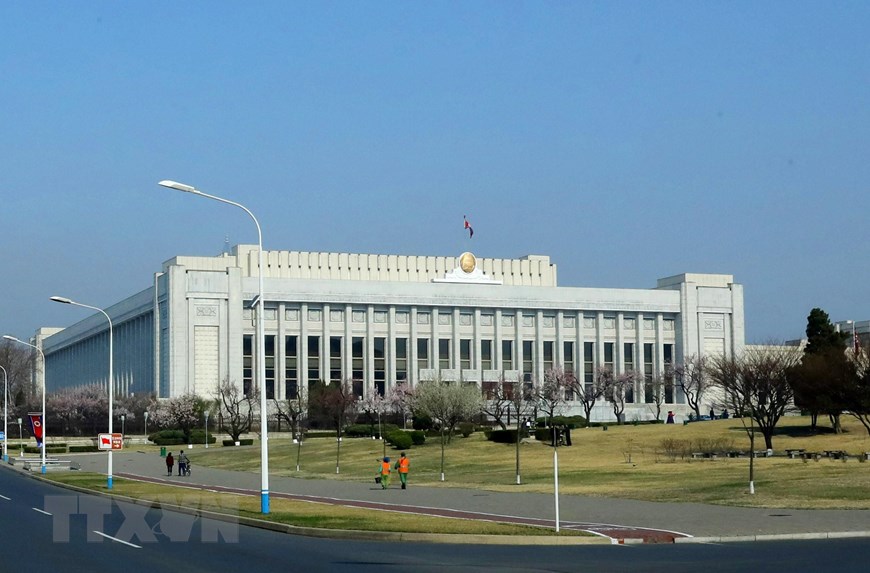 Tòa nhà Quốc hội ở Thủ đô Bình Nhưỡng. (Ảnh: Phương Hoa/TTXVN)