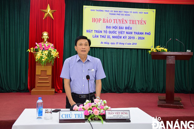 Ông Trần Việt Dũng, Phó Chủ tịch Thường trực Ủy ban MTTQ Việt Nam thành phố chủ trì buổi họp báo