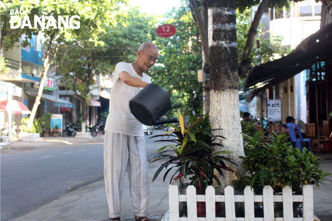 Dù trên 90 tuổi nhưng Đại tá Lê Công Thạnh, nguyên Phó Chính ủy Mặt trận 44 Quảng Đà, vẫn nhớ như in những năm tháng sống và chiến đấu tại mặt trận Quảng Đà.  Ảnh: TIỂU YẾN