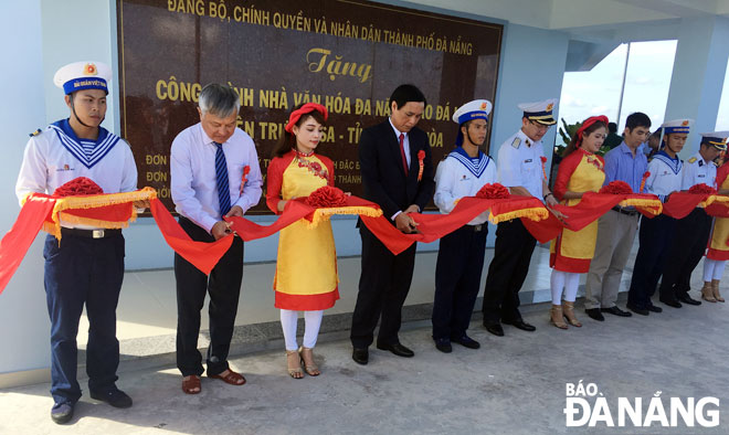 The ribbon-cutting ceremony for the city-funded multi-purpose cultural house on the Da Lat Island      