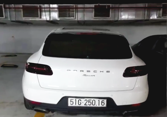 Một chiếc xe hạng sang Porsche bị thu giữ trong vụ án - Nguồn: VTV