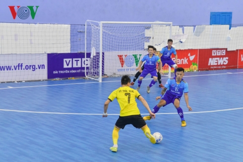 Đà Nẵng beat Sahako 5-2 in the final round of the national futsal HDBank championship, held yesterday at Nha Trang University Gymnasium.—  Photo vov.vn Read more at http://vietnamnews.vn/sports/519224/da-nang-defeat-sahako-in-national-futsal-champs.html#jCZKUWqUwXLXvo2C.99