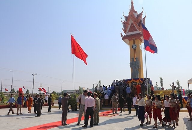 Vietnam-Cambodia Friendship Monument in Serey Sophorn city of Banteay Meanchey of Cambodia (Photo: nhandan.com.vn)