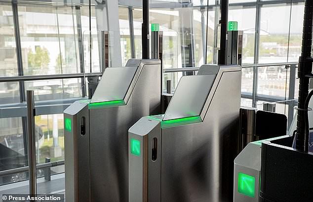 Công nghệ mới sẽ giúp hành khách giảm thời gian check-in. Ảnh: Press Association