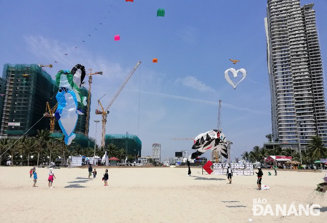 Favourable weather conditions in the city in recent days facilitate kites to fly well