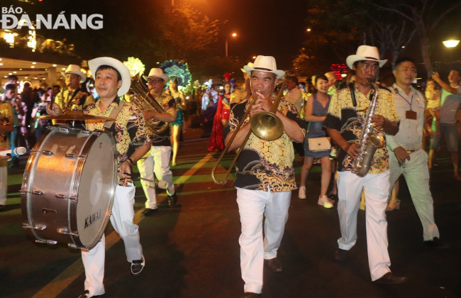 The trumpet performance adding a bustling atmosphere to the street parade