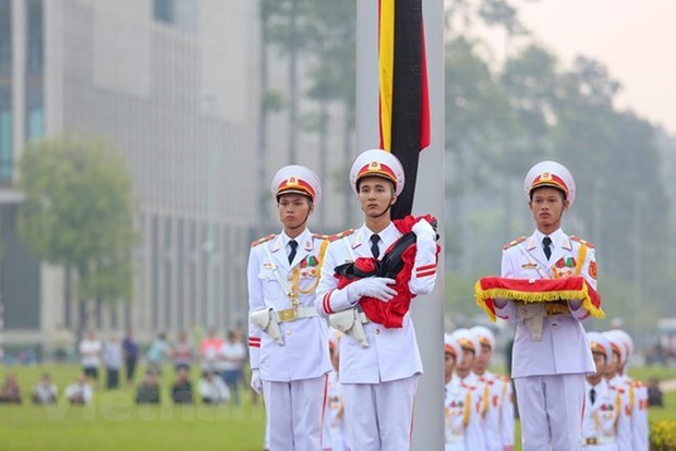 The national flag will be flown at at half-staff  during national mourning for former President General Le Duc Anh on May 3 and 4. Illustrative image (Photo: VNA)