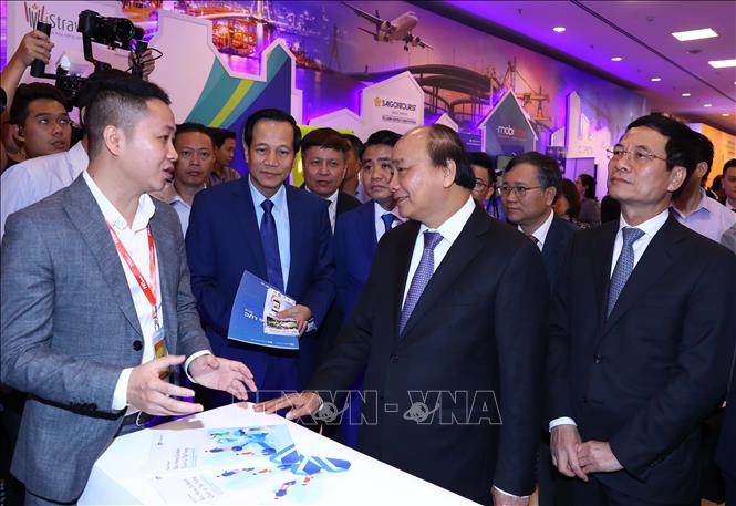 Thủ tướng dự Diễn đàn quốc gia phát triển doanh nghiệp công nghệ Việt Nam
