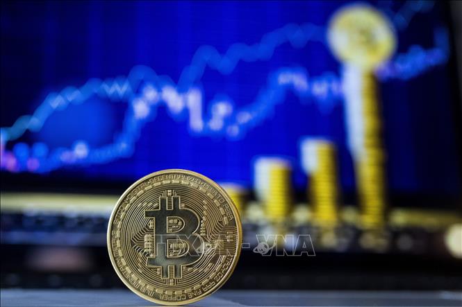 Bitcoin bất ngờ phá ngưỡng 8.000 USD