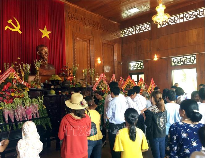 Nhiều hoạt động kỷ niệm 129 năm Ngày sinh Chủ tịch Hồ Chí Minh