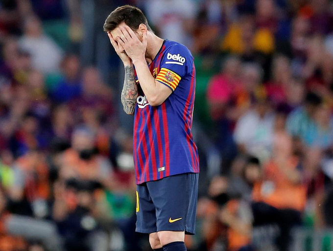 Messi cúi đầu trong thất bại ở chung kết Cup Nhà Vua