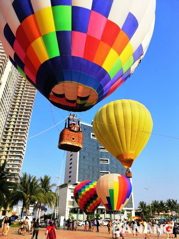 The city’s sky being beautifully dotted with eye-catching rainbow-coloured hot air balloons in the early morning.