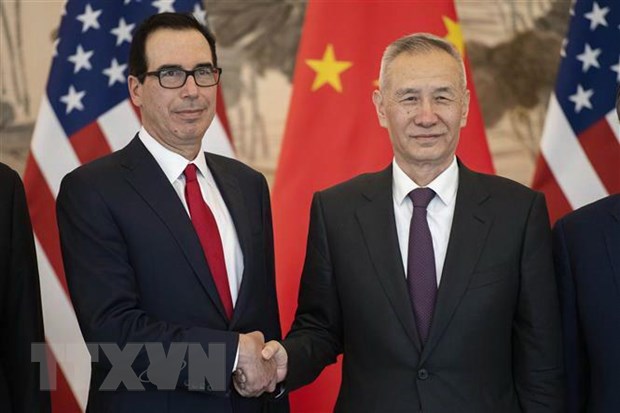 Bộ trưởng Tài chính Mỹ Steven Mnuchin (trái) và Phó Thủ tướng Trung Quốc Lưu Hạc trong cuộc gặp tại Bắc Kinh ngày 29-3-2019. (Ảnh: AFP/TTXVN)