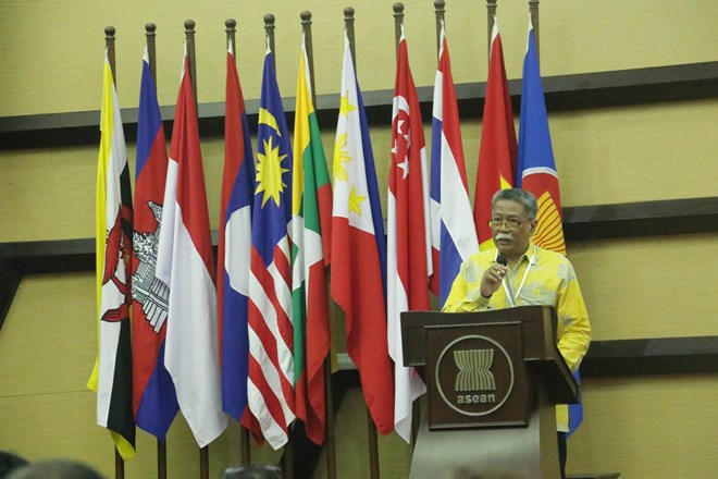 Deputy Secretary-General of ASEAN Dr. AKP Mochtan addresses the forum in Jakarta, Indonesia, on April 29 (Photo: VNA)