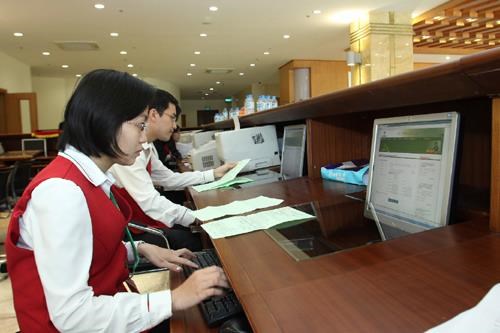 An auction held at the Hanoi Stock Exchange (Source: VNA)