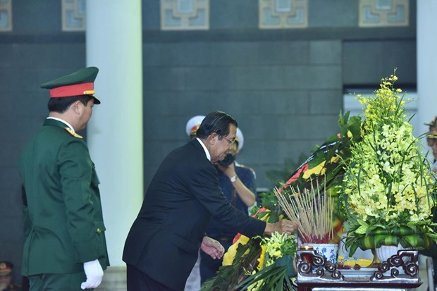 Đoàn đại biểu cấp cao Vương quốc Campuchia do Thủ tướng Hun Sen dẫn đầu vào viếng đồng chí Lê Đức Anh. (Ảnh: Lê Minh Sơn)