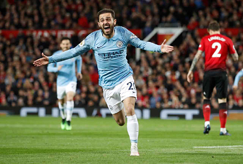 Man City (áo xanh) vượt Man Utd để trở thành CLB giá trị cao nhất Ngoại hạng Anh. Ảnh: Reuters.