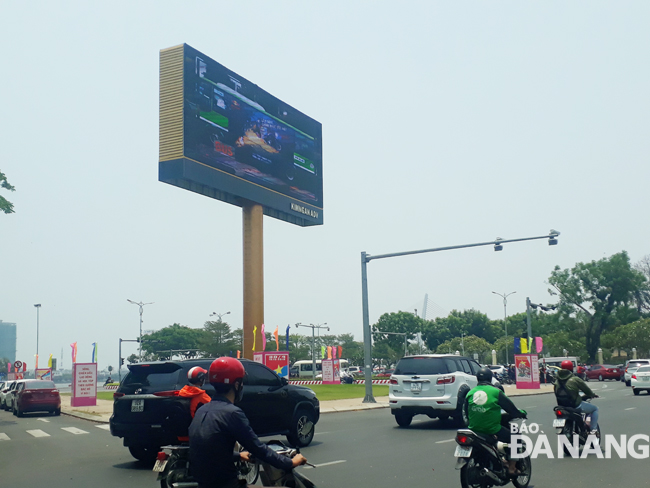 The Kim Ngan ADV LED screen placed at the western end of the Rong (Dragon) Bridge