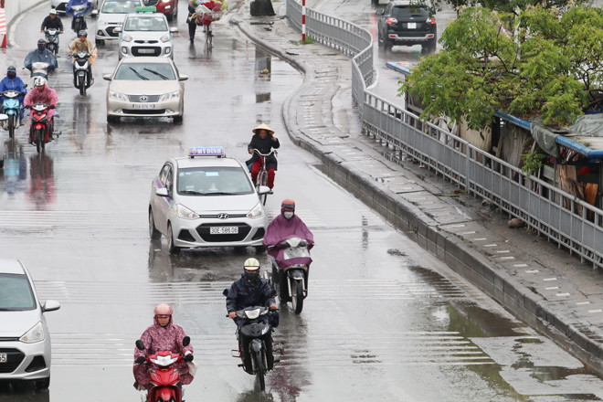 Khu vực Hà Nội có mưa, có nơi mưa vừa, mưa to và rải rác có dông.