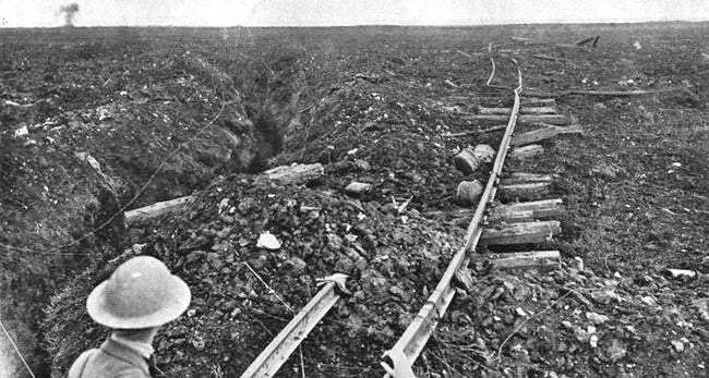 Chiến trường tan hoang và khốc liệt trong trận chiến Pozières, năm 1916.