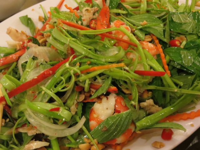 Kicker: Salad rau muống, a tasty and delicious dish that helps to cool down during the heat in summer. Photo tinlamdep.com Read more at http://vietnamnews.vn/life-style/519541/stir-fried-morning-glory-with-garlic%E2%80%94a-speciality-of-viet-nam.html#orKOQwLoSAPlMEZM.99