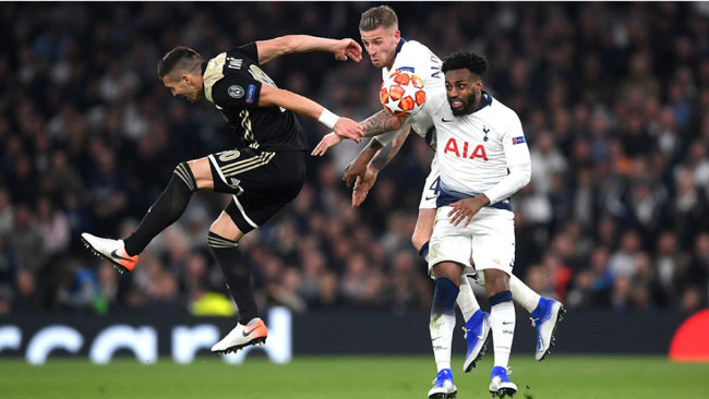 Dù tạo được lợi thế ở lượt đi nhưng Ajax (áo sẫm) vẫn cần thận trọng trước Tottenham (áo trắng) ở trận lượt về. Ảnh: UEFA