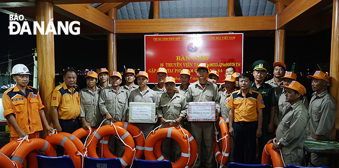 The handover of the already-rescued 16 crew members to relevant local agencies in progress