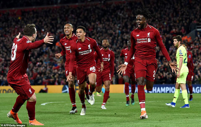 Các cầu thủ Liverpool vỡ òa hạnh phúc với bàn thắng ấn định chiến thắng 4-0 cho Liverpool sau pha lập công của Origi (phải).                                        Ảnh: AFP