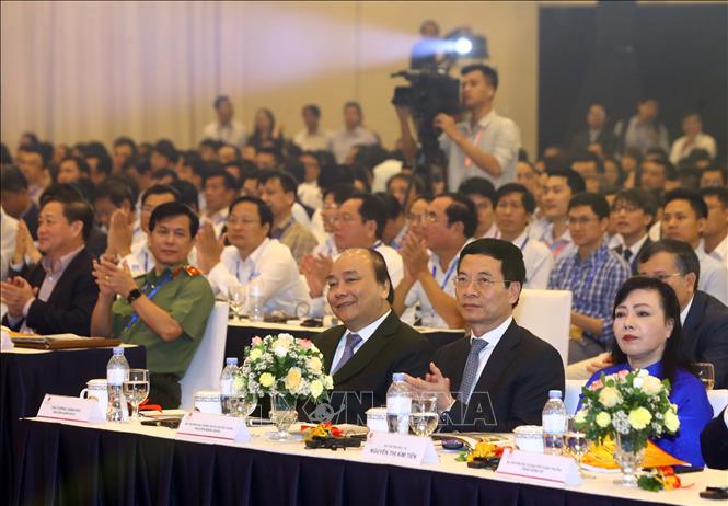 Thủ tướng Nguyễn Xuân Phúc và các đại biểu tham dự tại Diễn đàn. 