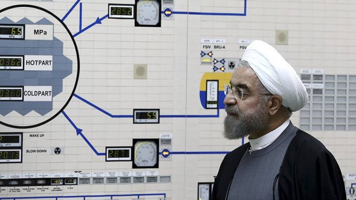 Tổng thống Iran Rouhani tại nhà máy hạt nhân Bushehr. Ảnh: AP