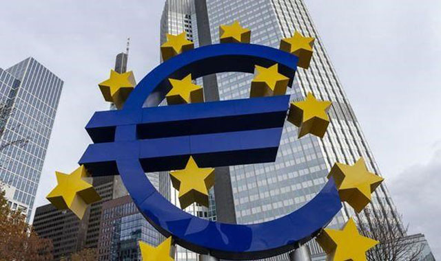  Nền kinh tế Khu vực đồng tiền chung châu Âu (Eurozone) đang có dấu hiệu chững lại. Ảnh: Daily Express
