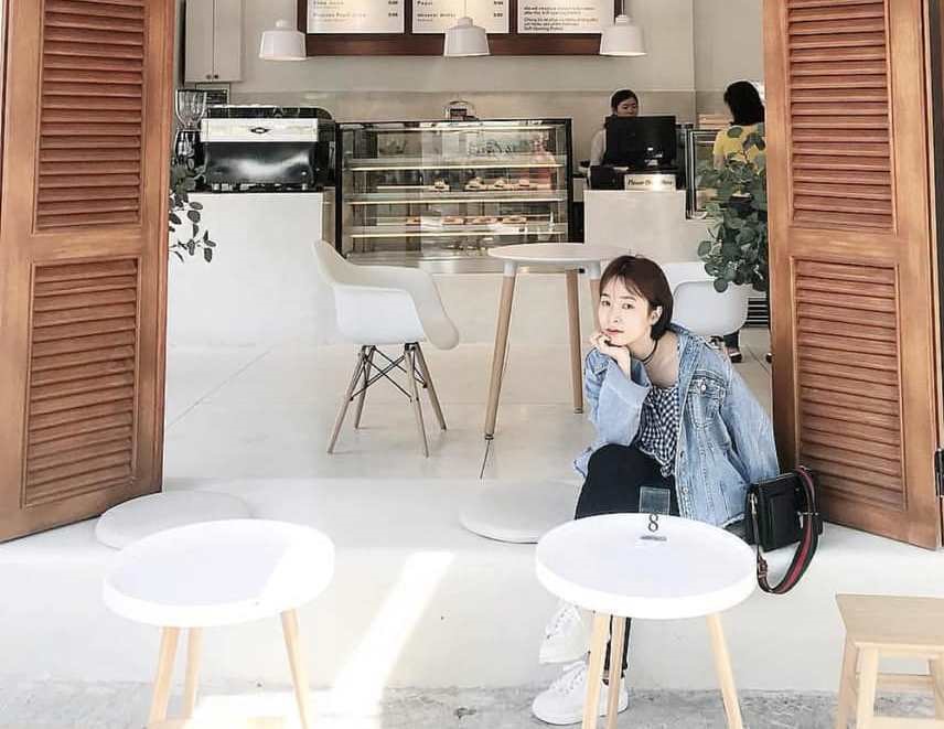   Visitors to the Boulevard Gelato & Coffee are impressed by its special outdoor designs showing off minimalist design with the dominant white and brown colours