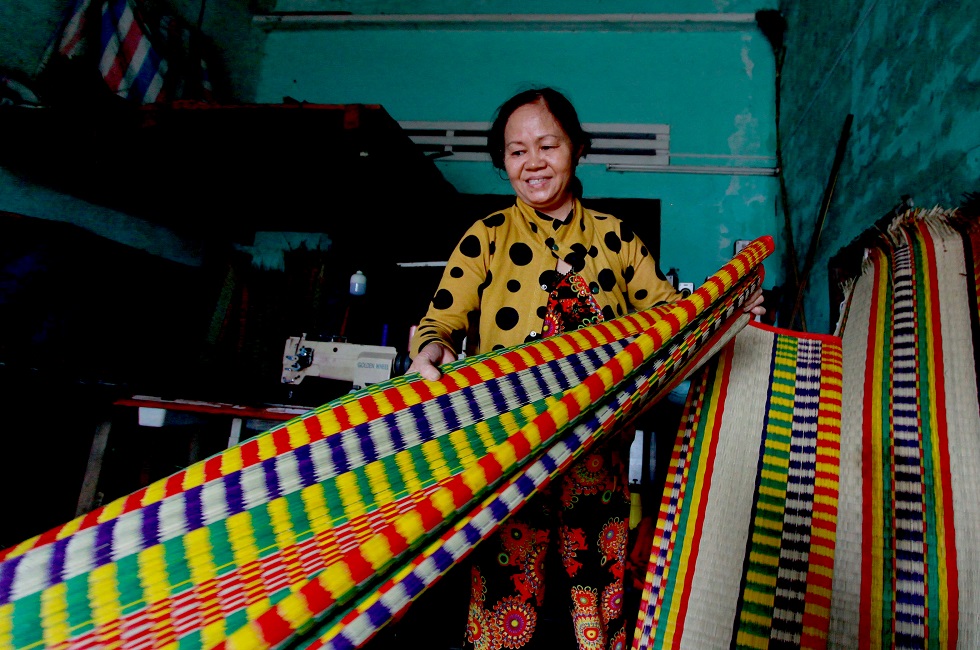 Mrs Tran Thi Kim Lien and her finished mats.