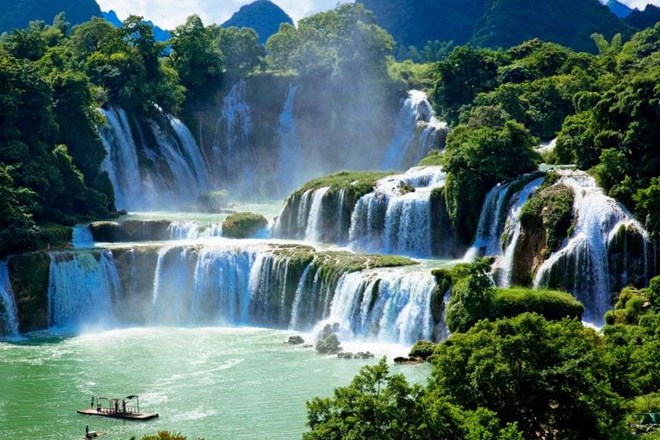 ban gioc waterfall cao bang province vietnam