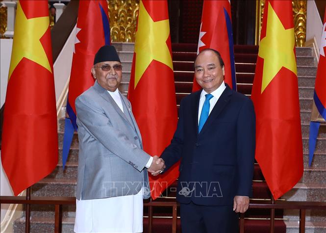 Thủ tướng Nguyễn Xuân Phúc đón Thủ tướng Nepal KP Sharma Oli tại Trụ sở Chính phủ.