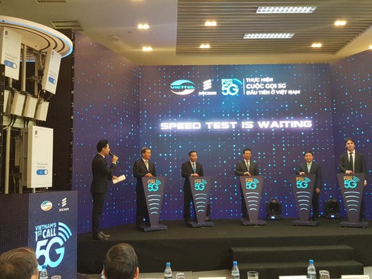 Telecom giant Viettel and Sweden’s Ericsson Group on Friday successfully conducted the first call using fifth generation (5G) technology in Vietnam (Photo: nld.com.vn)
