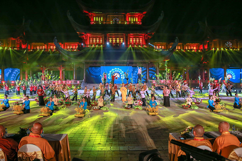 Tối 12-5 tại Chùa Tam Chúc (Hà Nam) đã diễn ra chương trình nghệ thuật 