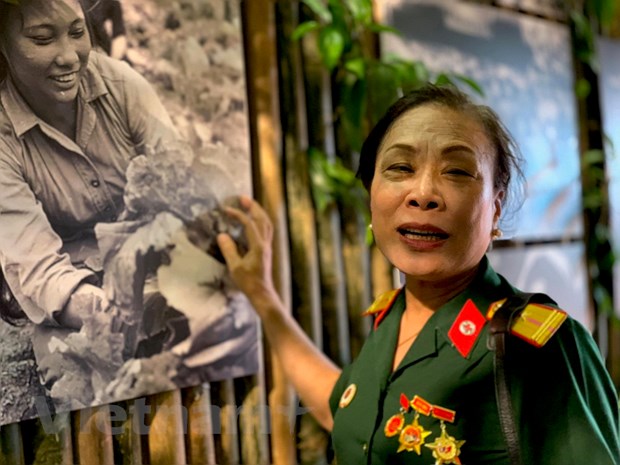 Với nữ cựu binh này, tuyến đường huyền thoại Trường Sơn là cả trời bầu thanh xuân với nhiều hồi ức khó quên. (Ảnh: Xuân Mai/Vietnam+)