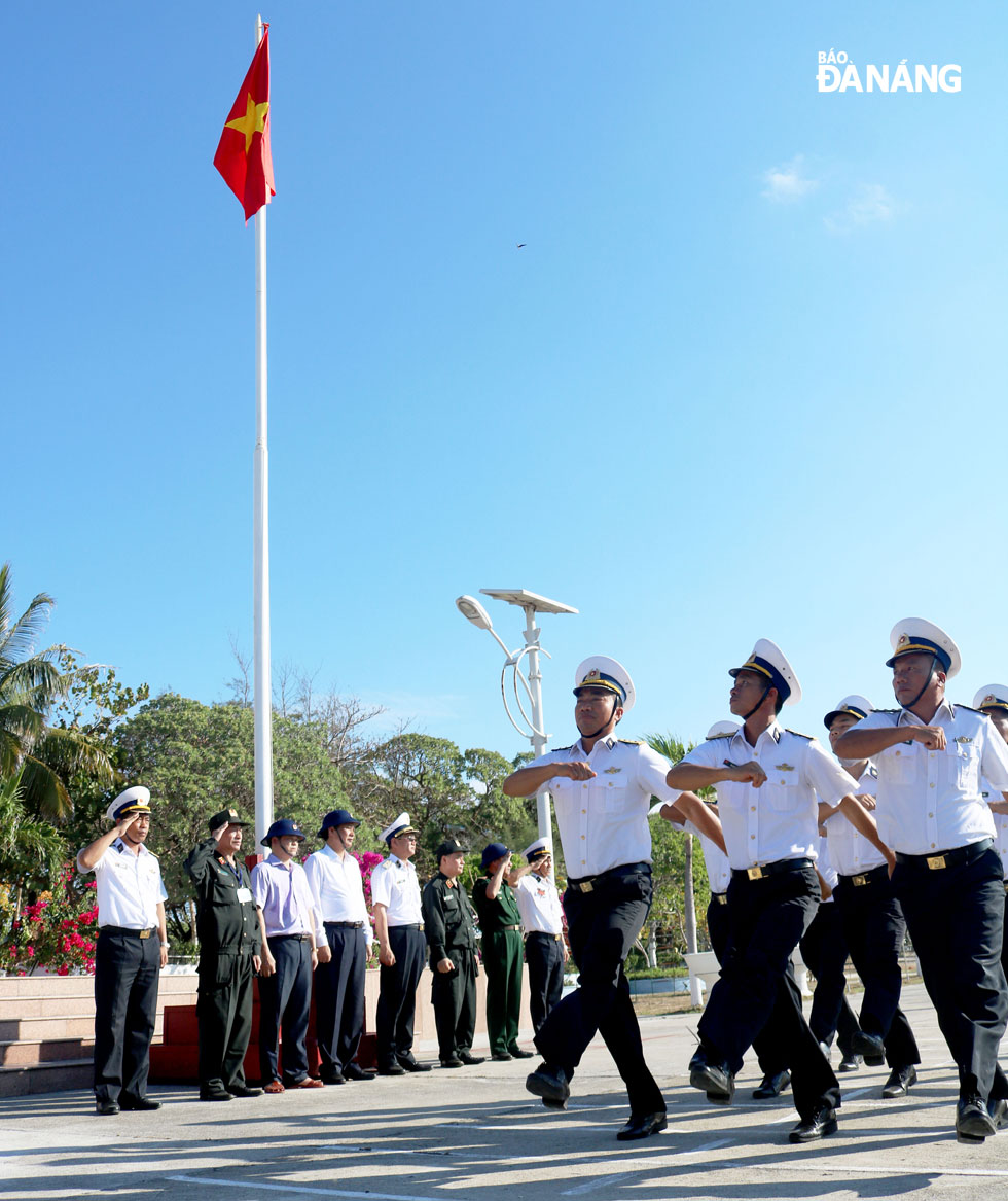 Naval soldiers taking part in a flag-hoisting ceremony and a parade in the Truong Sa (Spratly) Archipelago