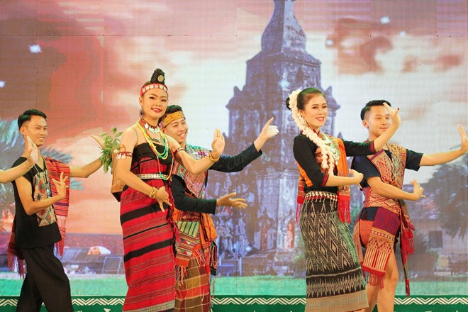 A dancing performance at the opening ceremony of the festival in A Luoi district, Thua Thien-Hue province, on May 17 (Photo: VNA)