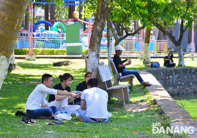 People sitting in the shade in the city’s 29 March Park 