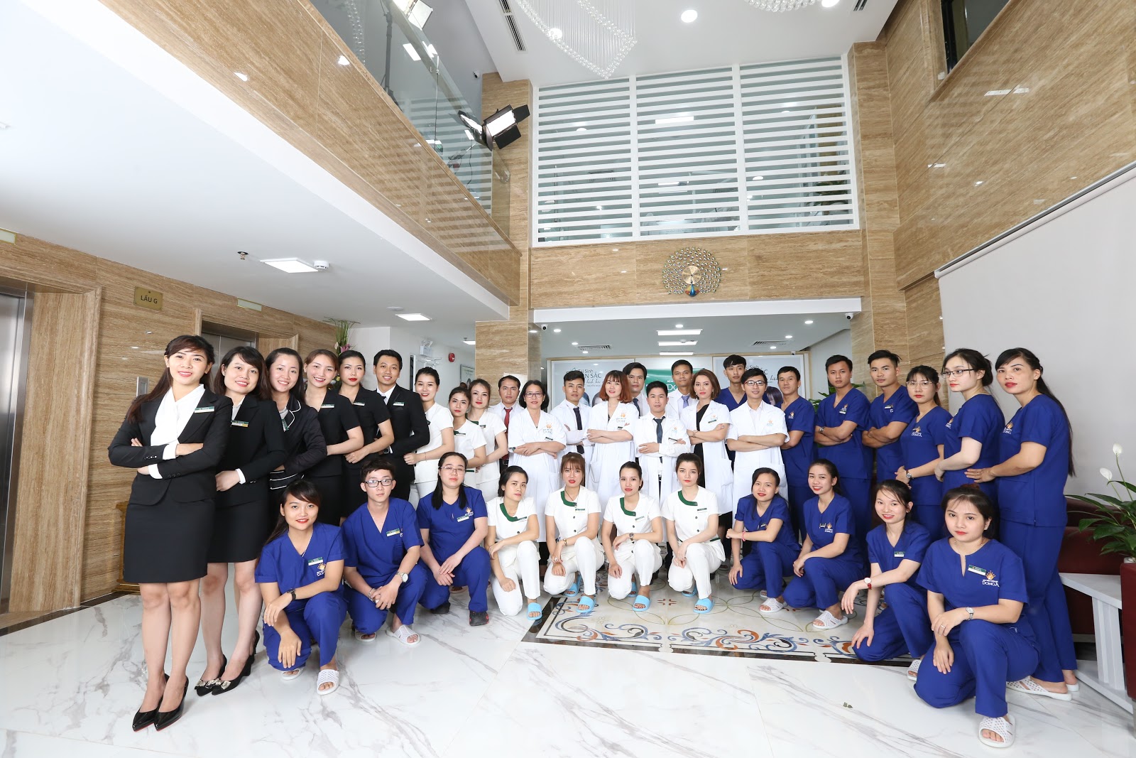 Đội ngũ bác sĩ chuyên nghiệp, trình độ cao đến từ Hàn Quốc, Hoa Kỳ, Nhật Bản,...