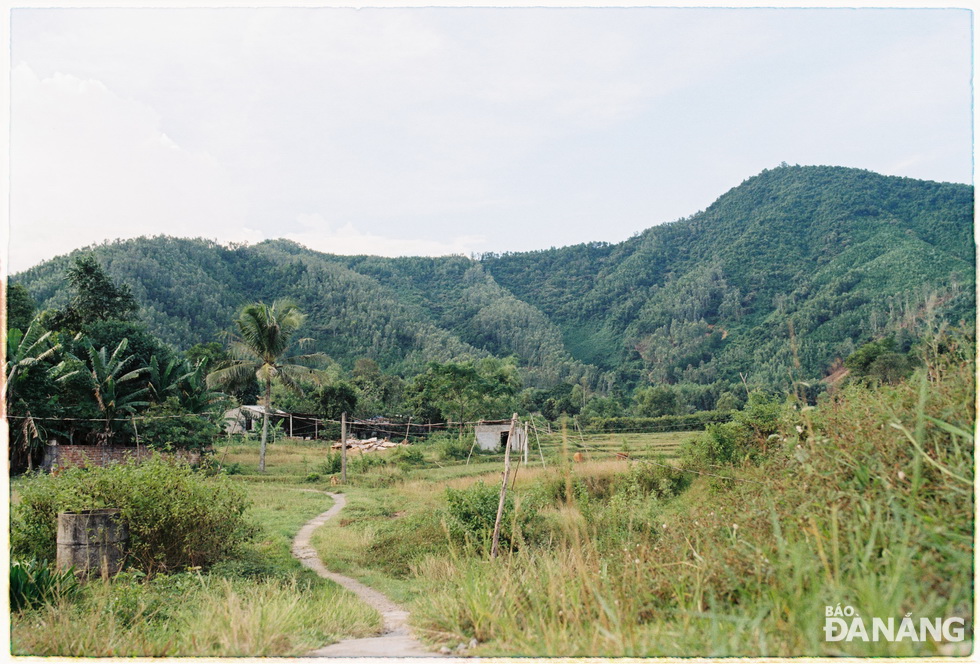 A road leading to the Van Village (taken with the Fujifilm X100)