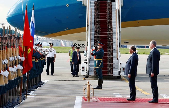 An official welcome ceremony for Prime Minister Nguyen Xuan Phuc is held at Vnukovo 2 airport (Photo: VNA)